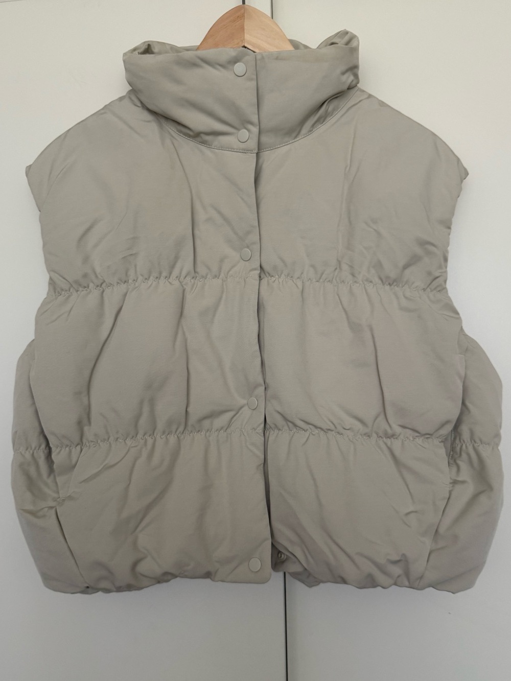 Uniqlo C Premium Down Quilted Crop Puffer Vest Funnel Neck Medium EUC Cozy